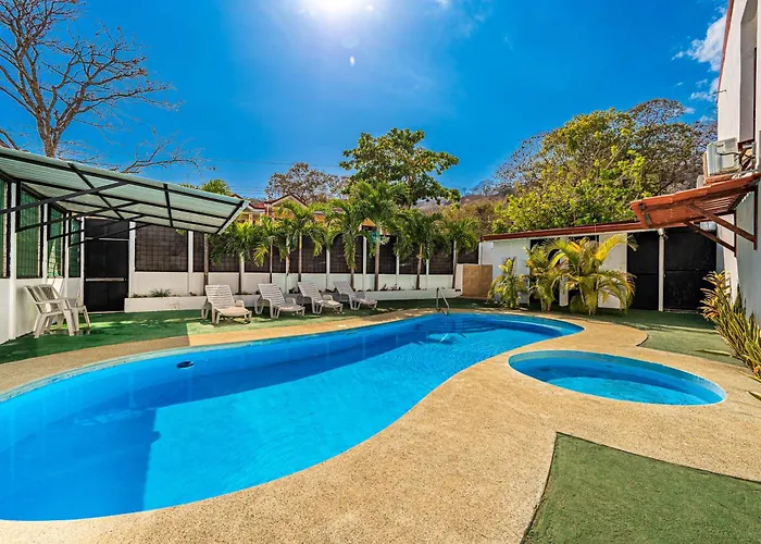 Playas Del Coco W/ Pool: Near Beach! Apartamento *