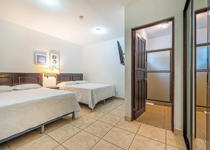 Playas Del Coco W/ Pool: Near Beach! Apartamento *